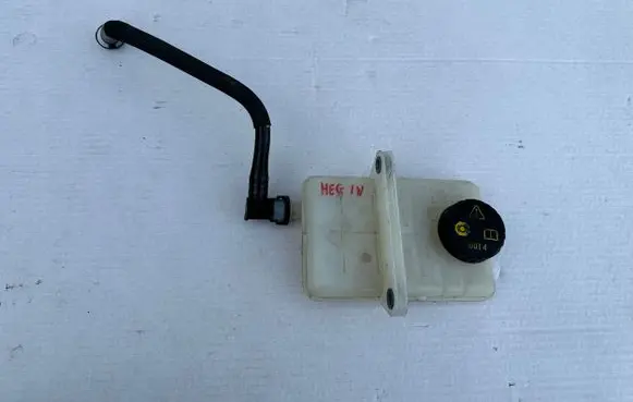 Renault Megane IV Brake fluid reservoir 