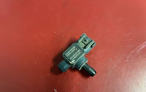 Chrysler Town u0026 Country V Vacuum valve 68053596AA