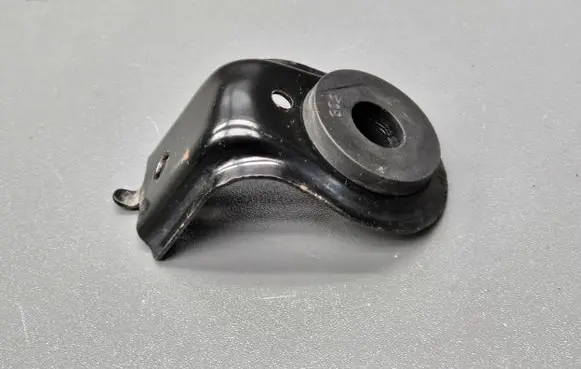 Radiator mount bracket