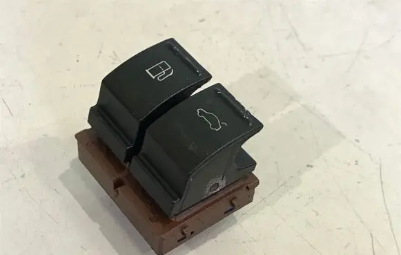 Volkswagen PASSAT B6 Fuel tank opening switch 3C0959903
