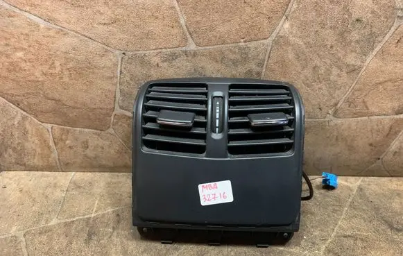 Mercedes-Benz CLS C218 X218 Rear air vent grill A2188300354