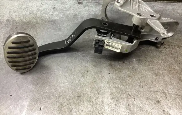 Mini Cooper Countryman R60 Brake pedal 6770614 67871110 110804234115