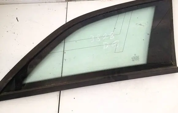 Mercedes-Benz C AMG W204 Rear side window as2