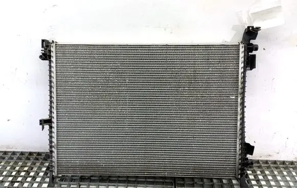 BMW X5 G05 Coolant radiator 8697883