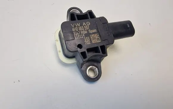 Volkswagen Polo V 6R Airbag deployment crash/impact sensor 4H0955557