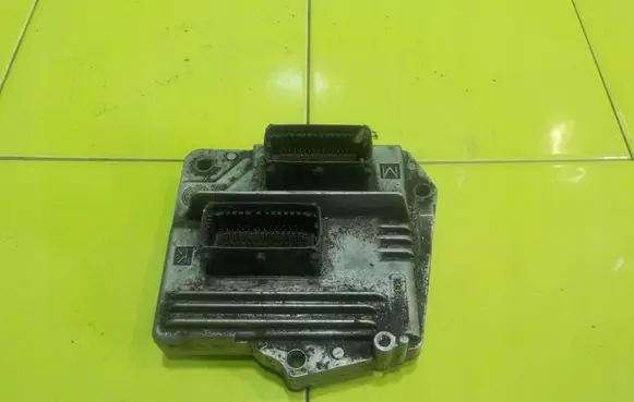 Opel Zafira B Engine control unit/module 28020960 NP368