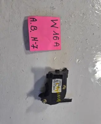 Renault Laguna II Air flap motor/actuator 52485219