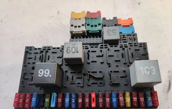Volkswagen Transporter - Caravelle T4 Fuse box set 357937039