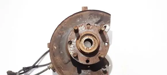 Mitsubishi Carisma Front wheel hub