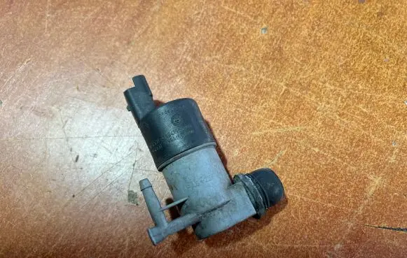 Dacia Sandero Windscreen/windshield washer pump 9641553880 9641553980