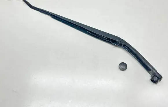 Front wiper blade arm