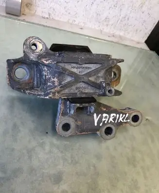 Ford Focus Engine mount bracket 326g20d