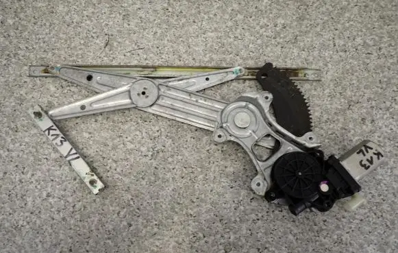 Nissan Micra Front door window regulator with motor