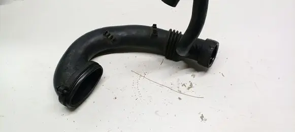 BMW X3 E83 Turbo air intake inlet pipe/hose 7786013