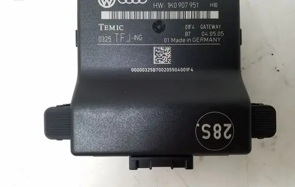 Volkswagen Golf V Door central lock control unit/module 1K0907951