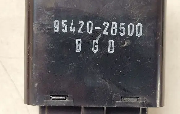 Hyundai Santa Fe Window wiper relay 954202B500