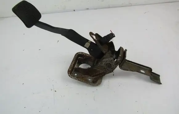 Nissan Almera Tino Brake pedal 