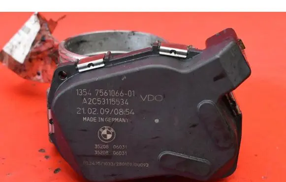 BMW 1 E82 E88 Throttle body valve 7561066