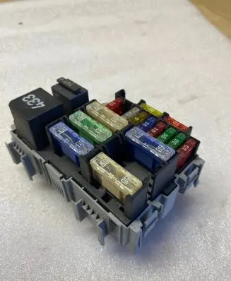 Volkswagen Touareg I Fuse module 7L0937559