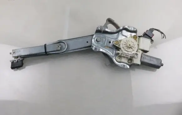 Toyota Corolla E120 E130 Front door window regulator with motor 6981002130