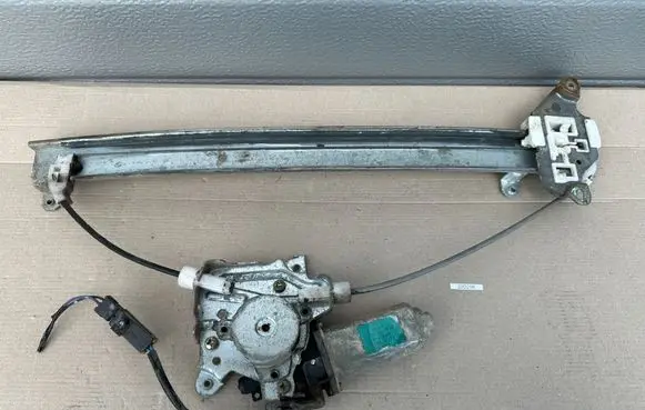 Nissan King Cab, Navara Rear door window regulator with motor 827202S710