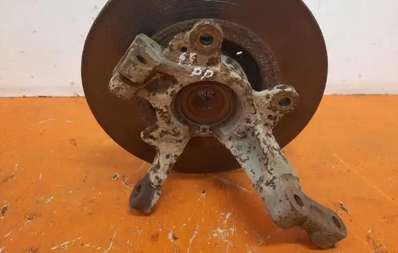 Renault Modus Front wheel hub spindle knuckle