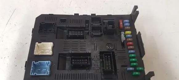 Peugeot 307 Fuse module 216760315B 281133439A 281148352A