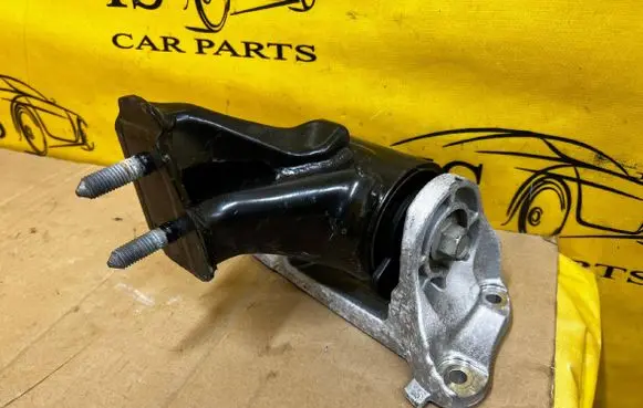 Ford Bronco Engine mounting bracket MB3G-6H028-AB MB3G6H028AB MB3G-6038-DD