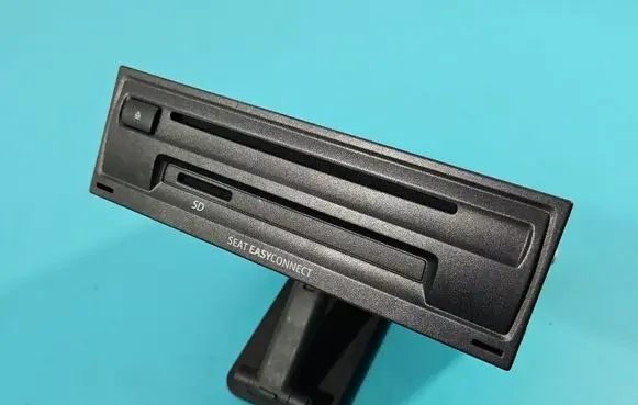 Seat Leon (5F) Radio/CD/DVD/GPS head unit 5QA035824 IMPRK1581045