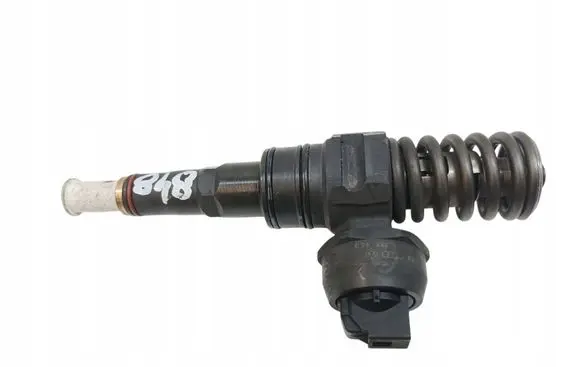Volkswagen Golf IV Fuel injector 038130073AG