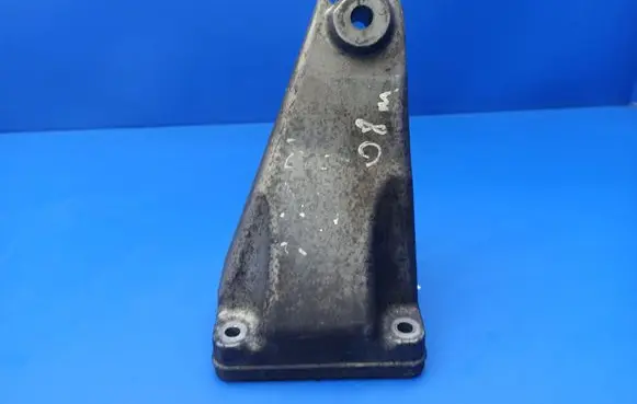 Mercedes-Benz C W204 Engine mounting bracket A6462230704 GD01416 ENAC46000