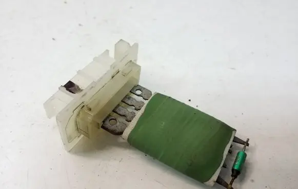 Volkswagen Jetta VI Heater blower motor/fan resistor