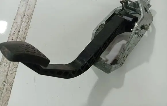 Opel Zafira A Clutch pedal 90581106