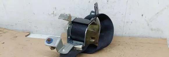 Ford Probe Rear seatbelt