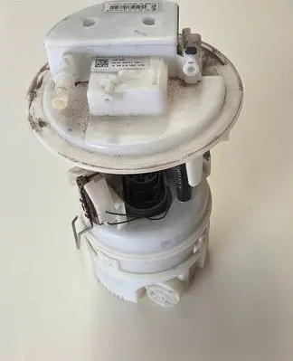 Peugeot 3008 II In-tank fuel pump 9823727280