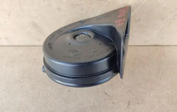 BMW 3 E90 E91 Horn signal 7159421 61337159421 61337217711