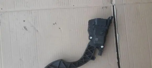 Ford Focus Accelerator throttle pedal