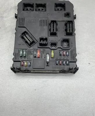 Peugeot 206 Fuse module 9650584680 BSIE0200