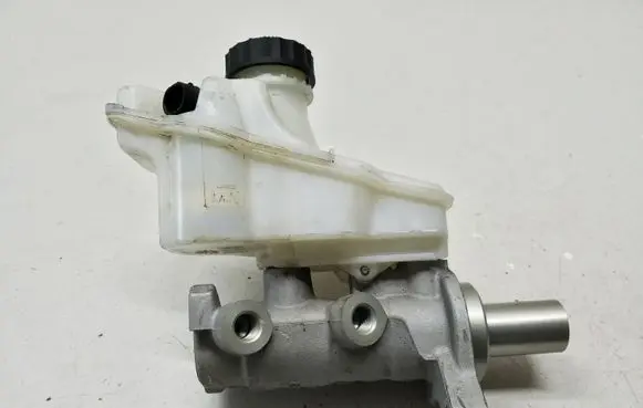 Maserati Ghibli Master brake cylinder 1740059913