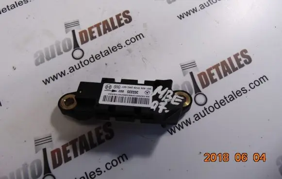 Mercedes-Benz E W211 Airbag deployment crash/impact sensor A0018209126