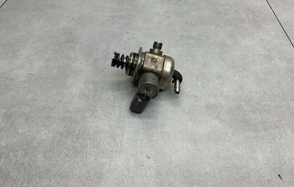 Audi A3 S3 8V Fuel injection high pressure pump 04E127025B