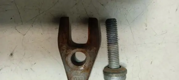 Opel Vivaro Fuel Injector clamp holder