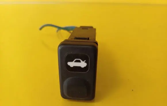 KIA Sportage Tailgate opening switch 