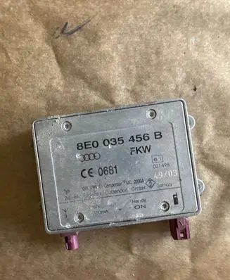 Audi A4 S4 B7 8E 8H Antenna control unit 8E0035456B
