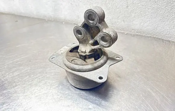 Opel Insignia A Engine mount bracket 13312093