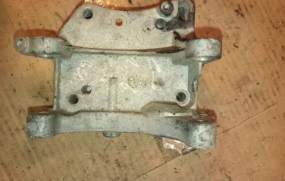 Peugeot 307 Generator/alternator bracket 649080