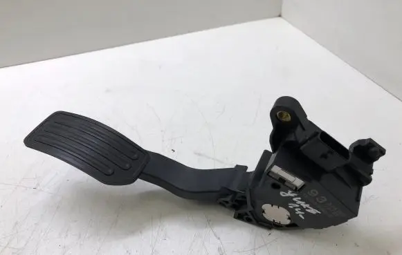 Nissan Juke I F15 Accelerator throttle pedal 180021HM0B