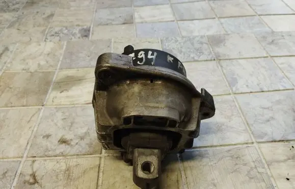 BMW 7 F01 F02 F03 F04 Engine mount bracket 6777371 68623513