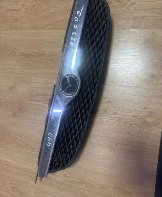Mazda 323 F Front bumper upper radiator grill
