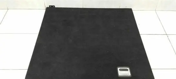 Mercedes-Benz ML W164 Trunk/boot floor carpet liner A1646800302
